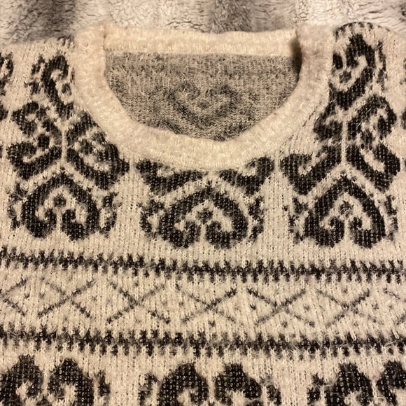 Patterned Sweater - Picture 3 of 3